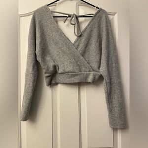 Forever 21 long sleeve crop top with tie, grey size medium
